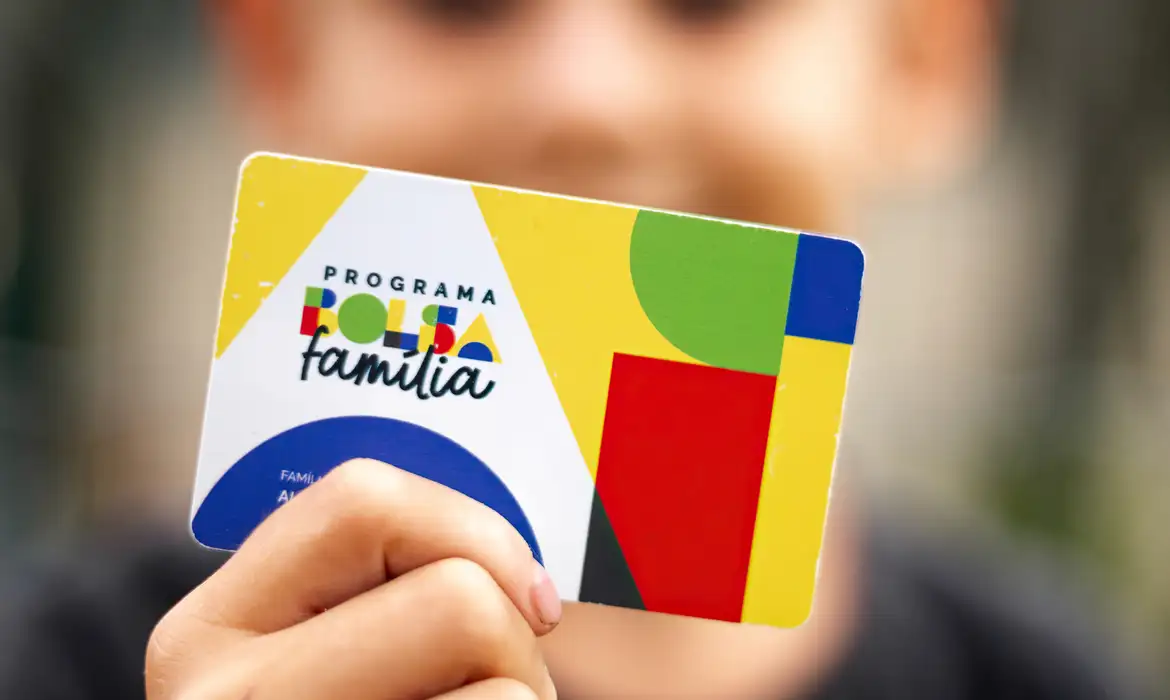 20 milhões de famílias devem receber o Bolsa Família em julho